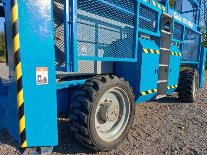 Genie GS-4390 saksilavanostin 4WD Katsastettu, Kymppi voimassa 2027 asti! - Image 28