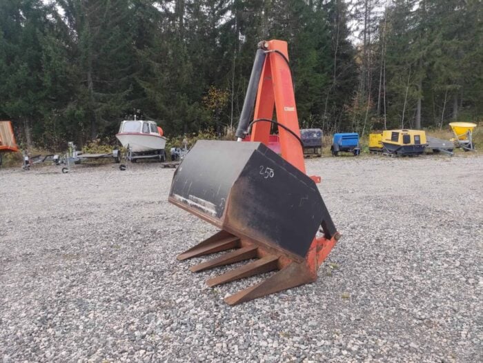 Käytetty rehuleikkuri.