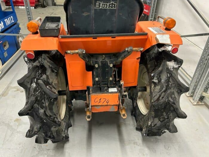 Hinomoto C174 4WD traktori 17,8 hp - Image 12