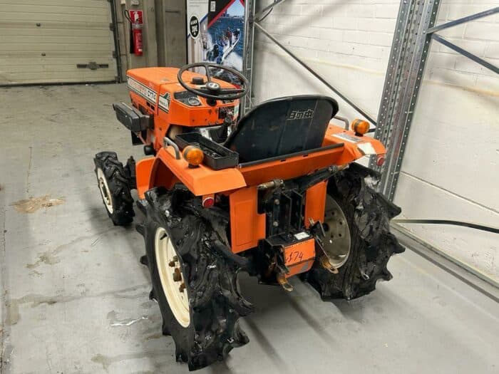 Hinomoto C174 4WD traktori 17,8 hp - Image 23