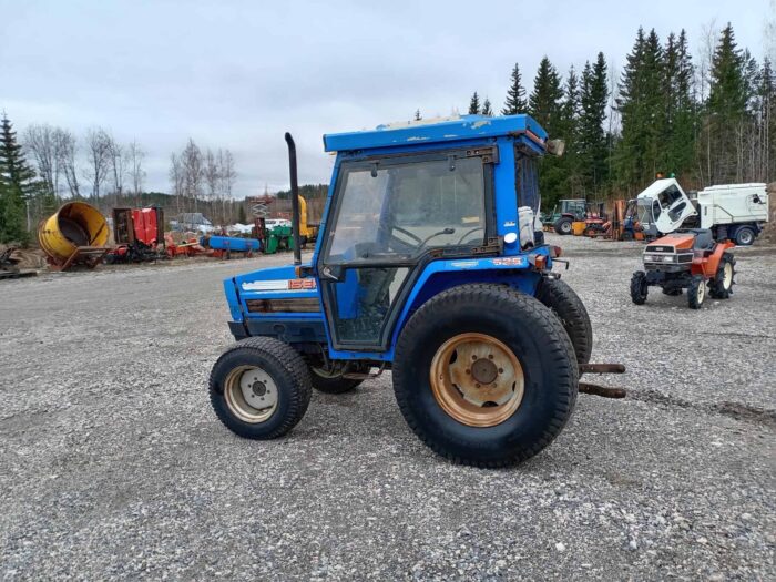 Iseki 525, 4WD traktori - Image 2