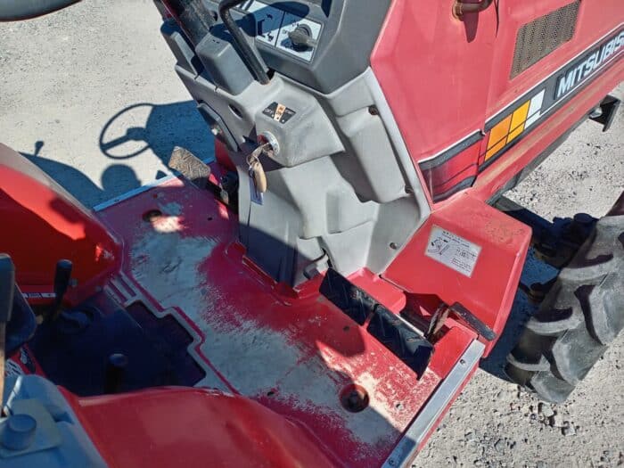 Mitsubishi MT20, 4WD traktori - Image 12