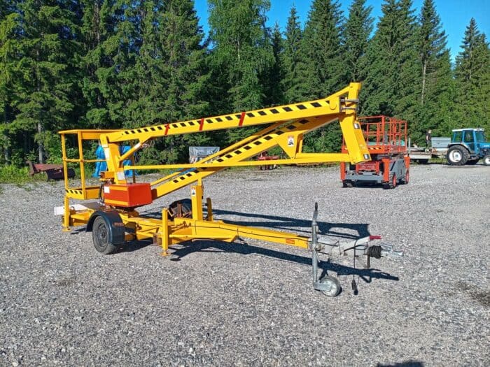 Nifty Lift 120 perässähinattava henkilönostin - Image 4