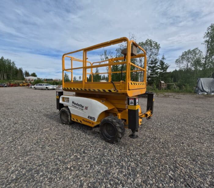 Haulotte Compact 10DX 4WD saksilavanostin