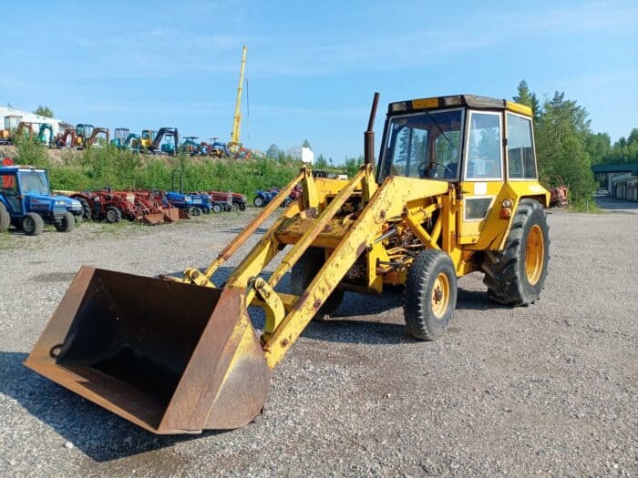 Massey Ferguson 50B traktorikaivuri