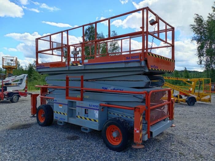 Skyjack SJ9250 4X4 saksilavanostin, Katsastettu! - Image 11
