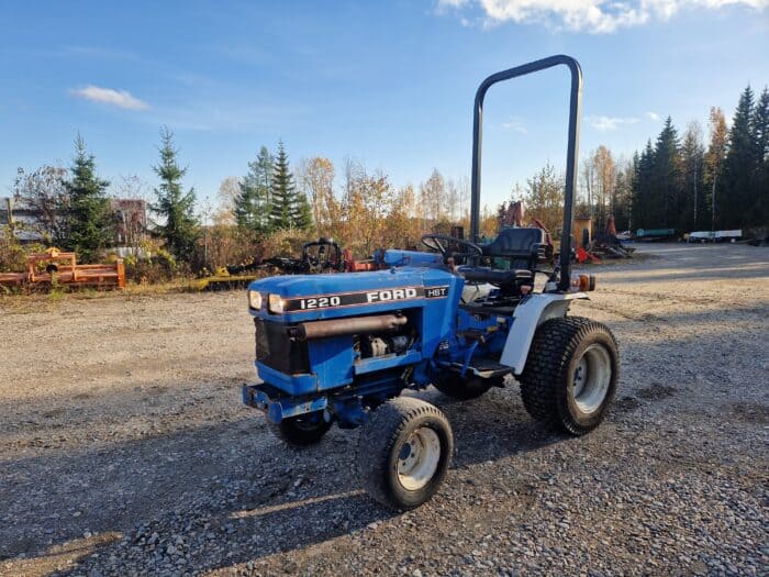 Ford 1220 HST 4WD Traktori, Rekisterissä! Uudella jykevällä takalanalla 2150 mm - Image 3