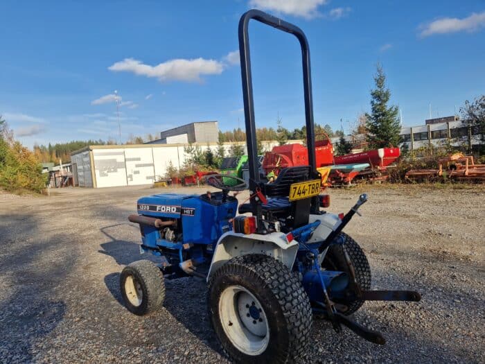 Ford 1220 HST 4WD Traktori, Rekisterissä! Uudella jykevällä takalanalla 2150 mm - Image 8