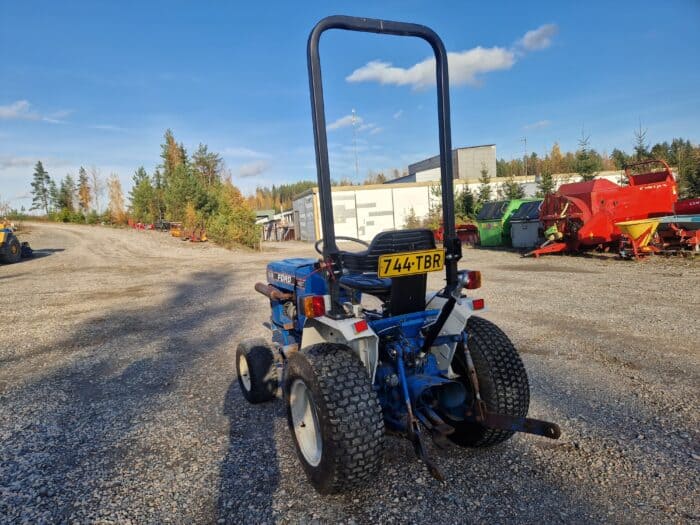 Ford 1220 HST 4WD Traktori, Rekisterissä! Uudella jykevällä takalanalla 2150 mm - Image 9