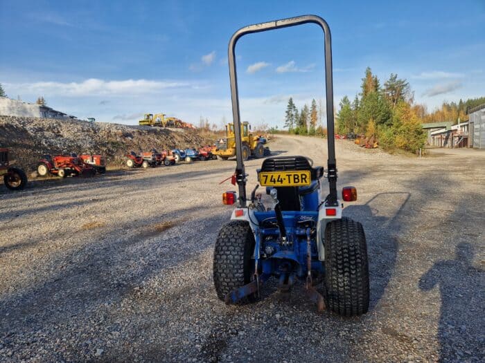 Ford 1220 HST 4WD Traktori, Rekisterissä! Uudella jykevällä takalanalla 2150 mm - Image 11