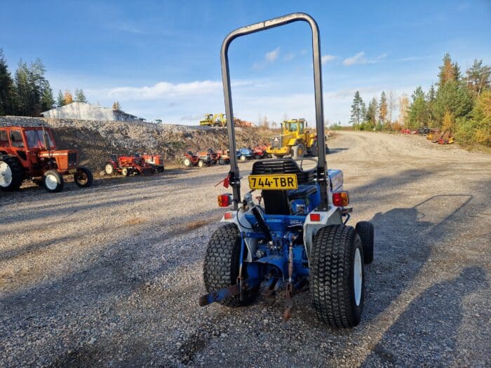 Ford 1220 HST 4WD Traktori, Rekisterissä! Uudella jykevällä takalanalla 2150 mm - Image 12