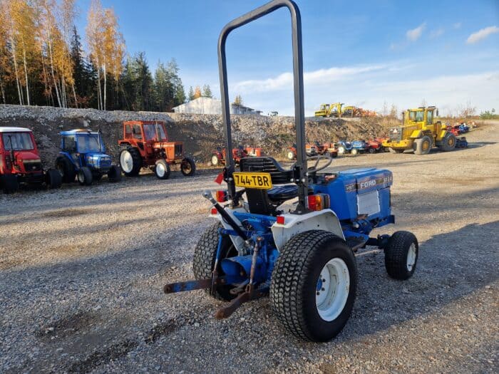 Ford 1220 HST 4WD Traktori, Rekisterissä! Uudella jykevällä takalanalla 2150 mm - Image 13