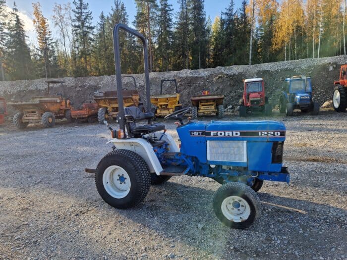 Ford 1220 HST 4WD Traktori, Rekisterissä! Uudella jykevällä takalanalla 2150 mm - Image 18
