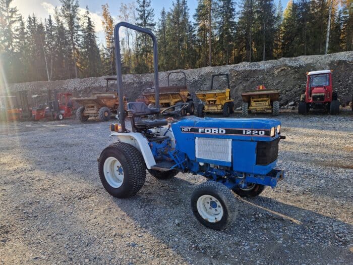 Ford 1220 HST 4WD Traktori, Rekisterissä! Uudella jykevällä takalanalla 2150 mm - Image 19