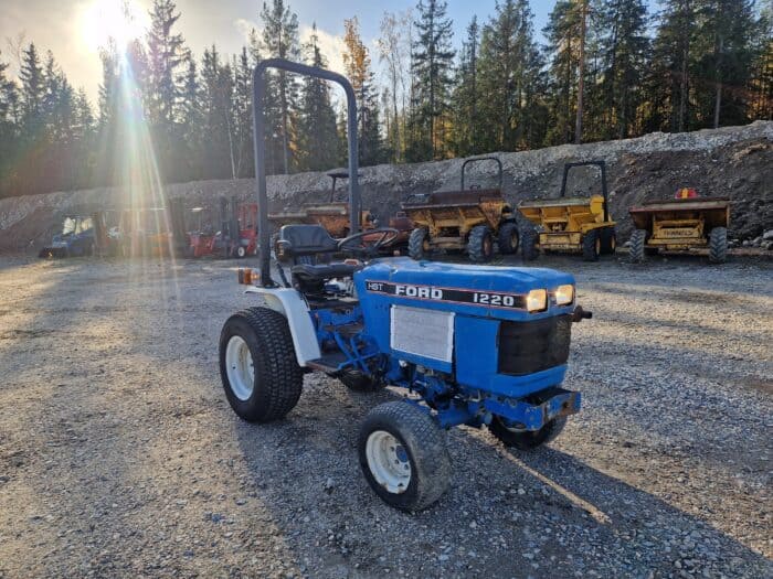Ford 1220 HST 4WD Traktori, Rekisterissä! Uudella jykevällä takalanalla 2150 mm - Image 20