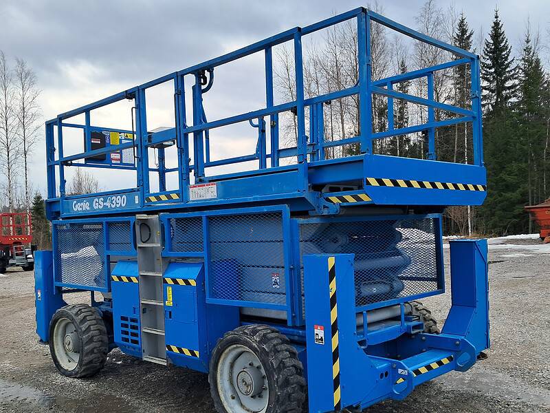 Genie GS-4390 saksilavanostin 4WD Katsastettu, Kymppi voimassa 2027 asti!