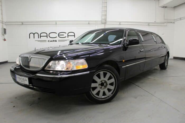 Lincoln Town Car, limusiini 2004 (632673) - Image 2