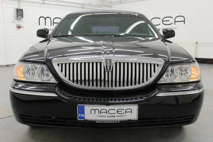 Lincoln Town Car, limusiini 2004 (632673) - Image 3