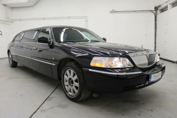 Lincoln Town Car, limusiini 2004 (632673) - Image 4