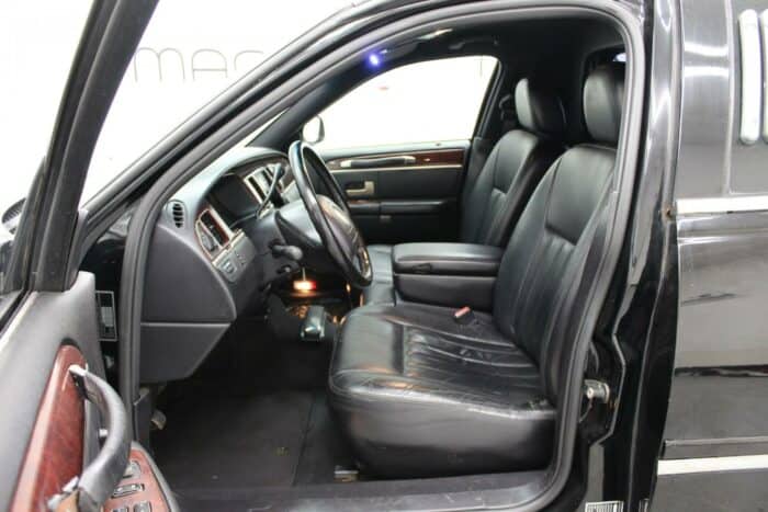 Lincoln Town Car, limusiini 2004 (632673) - Image 8
