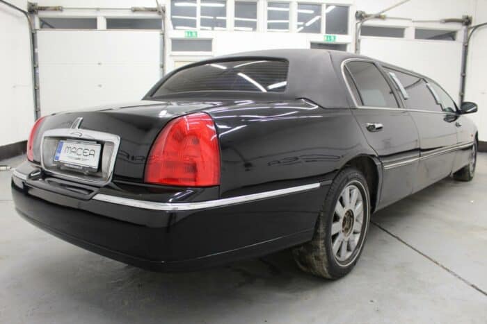 Lincoln Town Car, limusiini 2004 (632673) - Image 24
