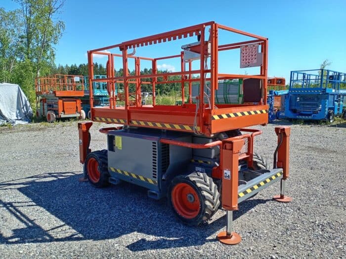 Skyjack SJ6826 saksilavanostin, diesel