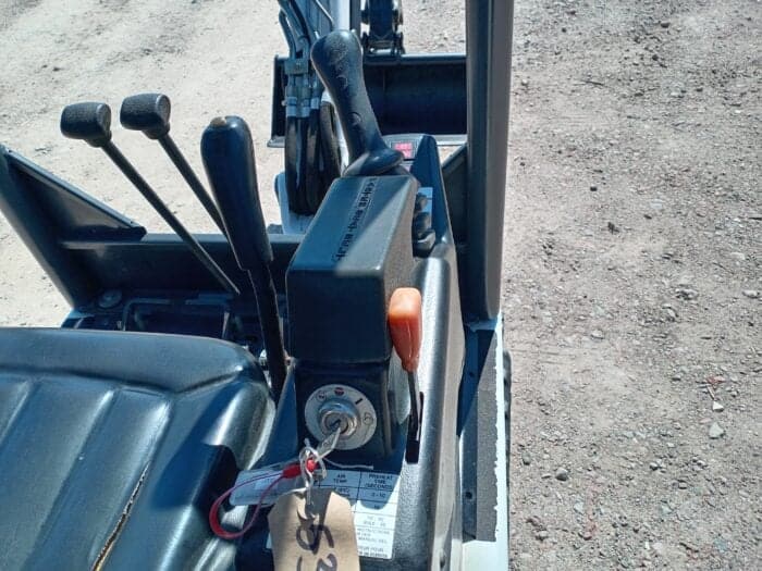 Bobcat 320J minikaivuri - Image 8