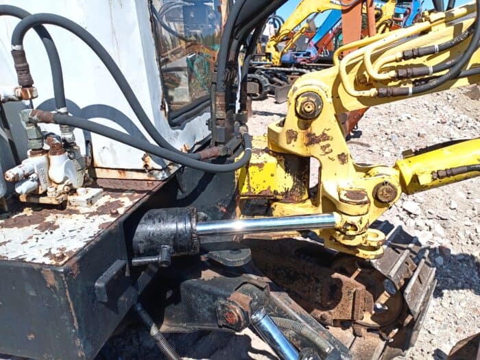 Yanmar YB251-2UZ kaivinkone - Image 9