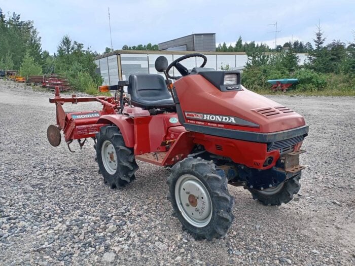Honda Might 11, 4WD traktori, maamuokkaimella. - Image 2