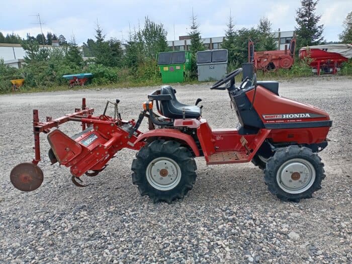 Honda Might 11, 4WD traktori, maamuokkaimella. - Image 3