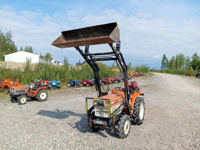 Kubota L2002DT 4WD traktori, Etukuormaajalla. - Image 4