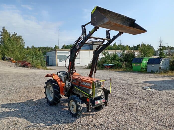 Kubota L2002DT 4WD traktori, Etukuormaajalla. - Image 6