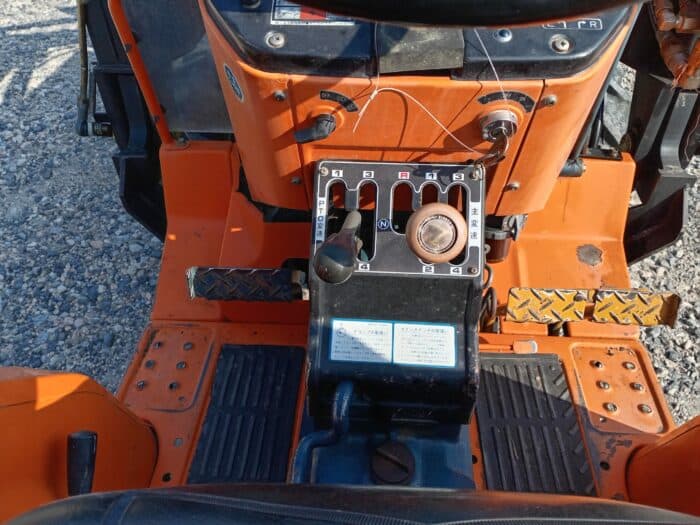 Kubota L2002DT 4WD traktori, Etukuormaajalla. - Image 14