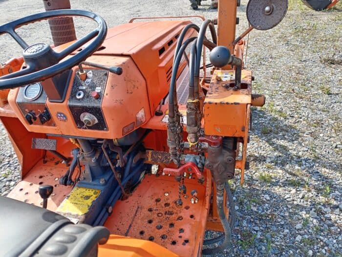 Kubota B1400DT 4WD pikkutraktori, etukuormaajalla. - Image 14