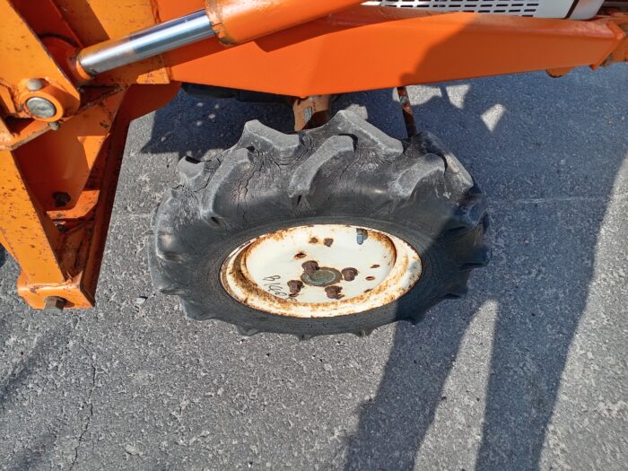 Kubota B1400DT 4WD pikkutraktori, etukuormaajalla. - Image 22