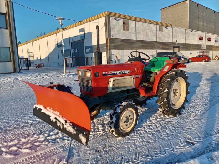 Yanmar YM1820D 4WD traktori + 150cm puskulevy - Image 7