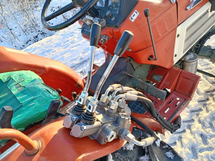 Yanmar YM1820D 4WD traktori + 150cm puskulevy - Image 12