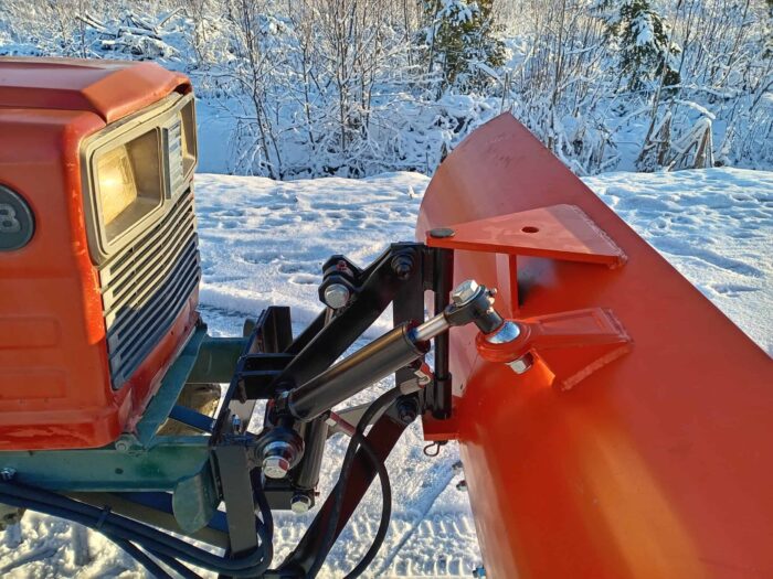 Yanmar YM1820D 4WD traktori + 150cm puskulevy - Image 11
