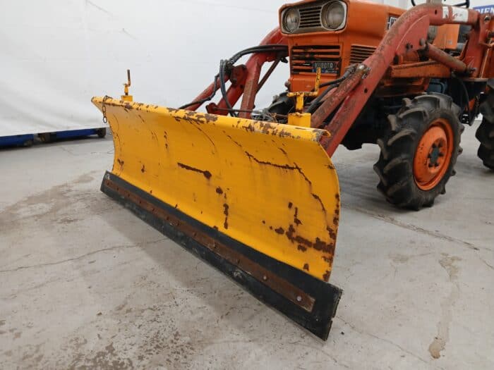 Kubota L2201D 4WD traktori, etukuormaajalla - Image 9