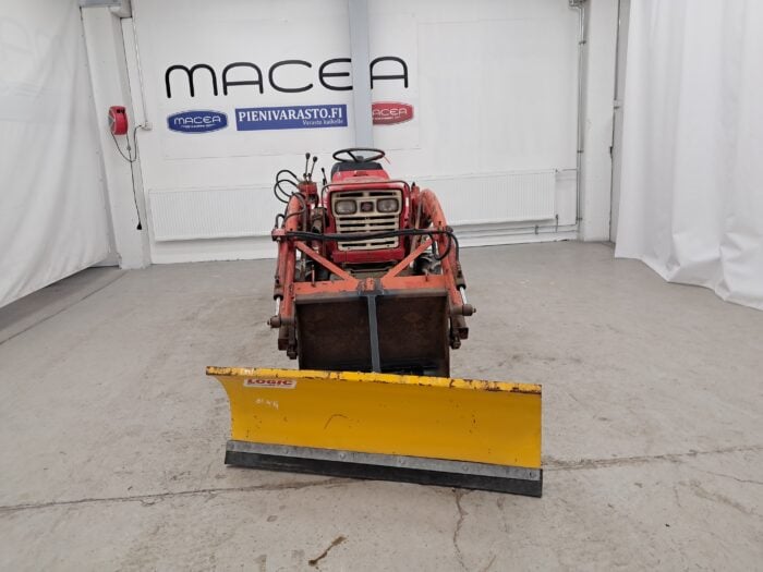 Yanmar YM1510 4WD traktori, etukuormaajalla - Image 3