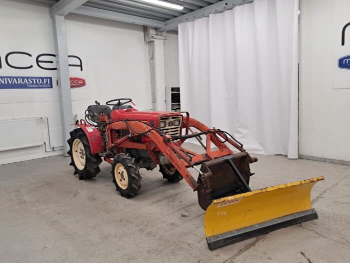 Yanmar YM1510 4WD traktori, etukuormaajalla - Image 4