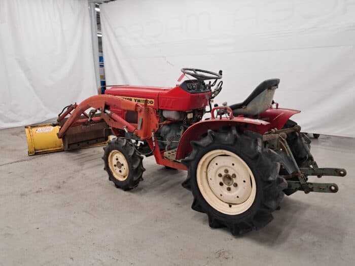 Yanmar YM1510 4WD traktori, etukuormaajalla - Image 11