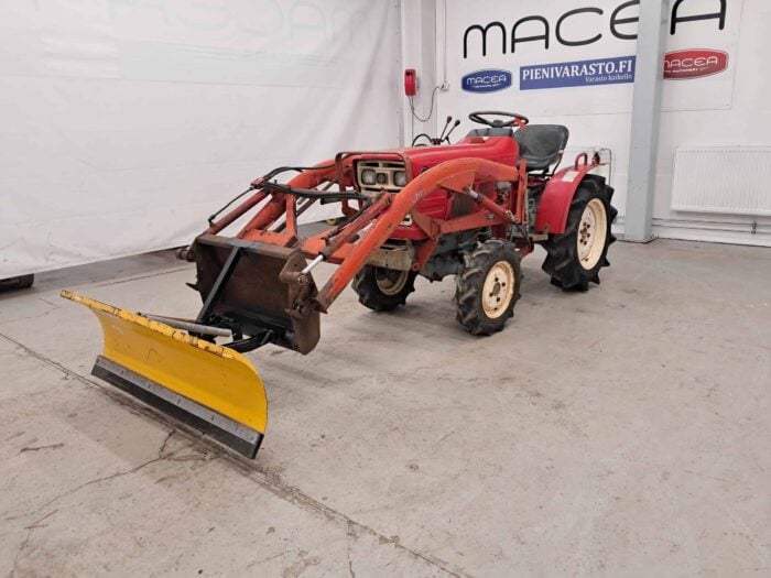 Yanmar YM1510 4WD traktori, etukuormaajalla