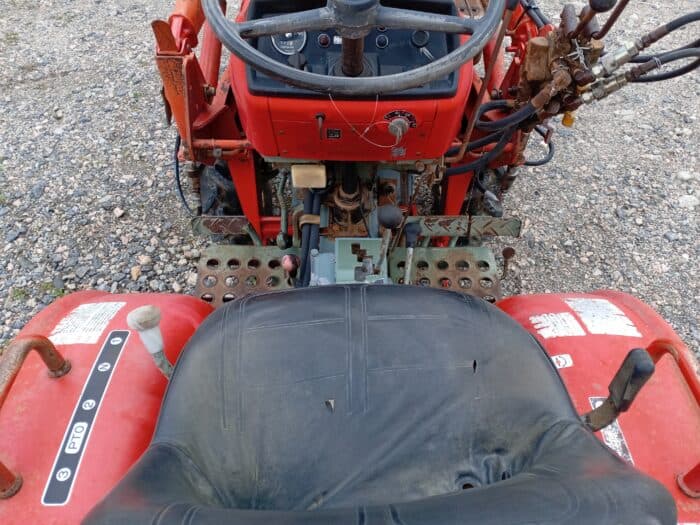 Yanmar YM1510 4WD traktori, etukuormaajalla - Image 12