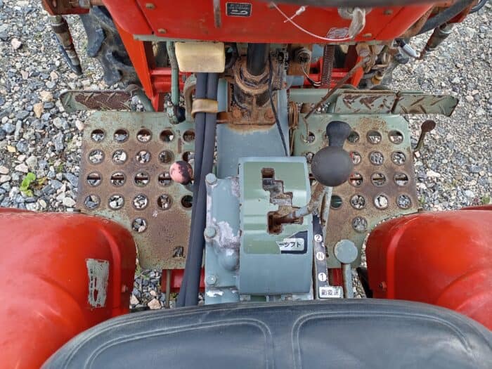 Yanmar YM1510 4WD traktori, etukuormaajalla - Image 13