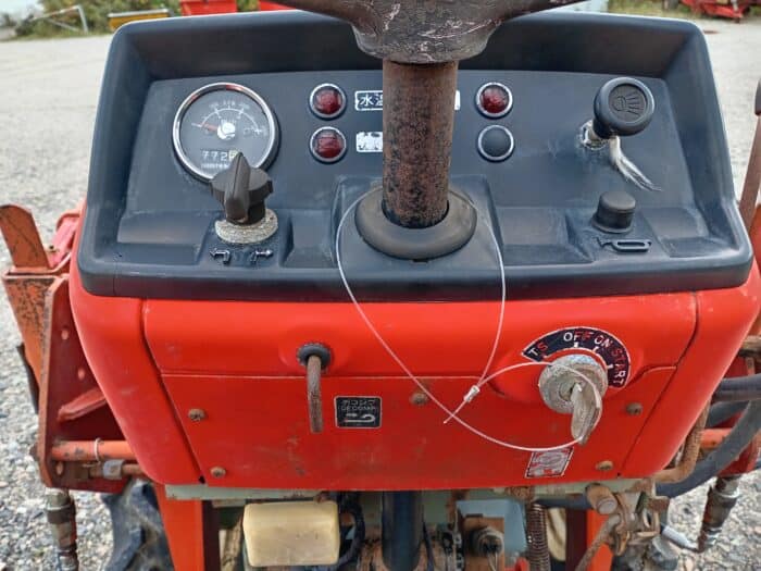 Yanmar YM1510 4WD traktori, etukuormaajalla - Image 14