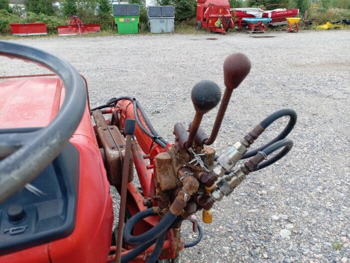 Yanmar YM1510 4WD traktori, etukuormaajalla - Image 15