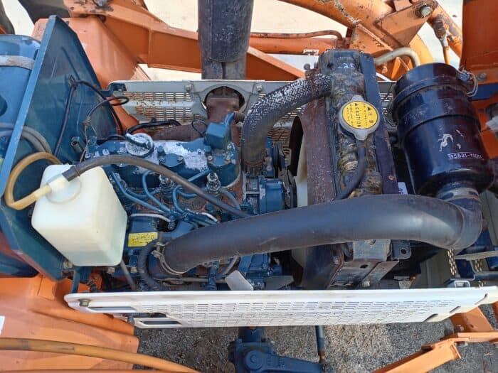 Kubota B1402 4 WD minitraktori, etukuormaajalla. - Image 11