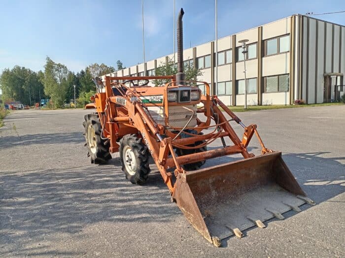 Kubota B1402 4 WD minitraktori, etukuormaajalla. - Image 2