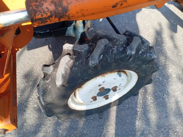 Kubota B1402 4 WD minitraktori, etukuormaajalla. - Image 16